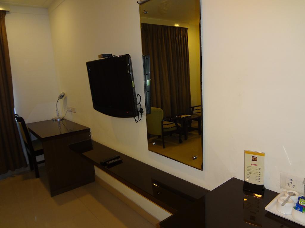 Hotel Budhil Park Visakhapatnam Exterior foto